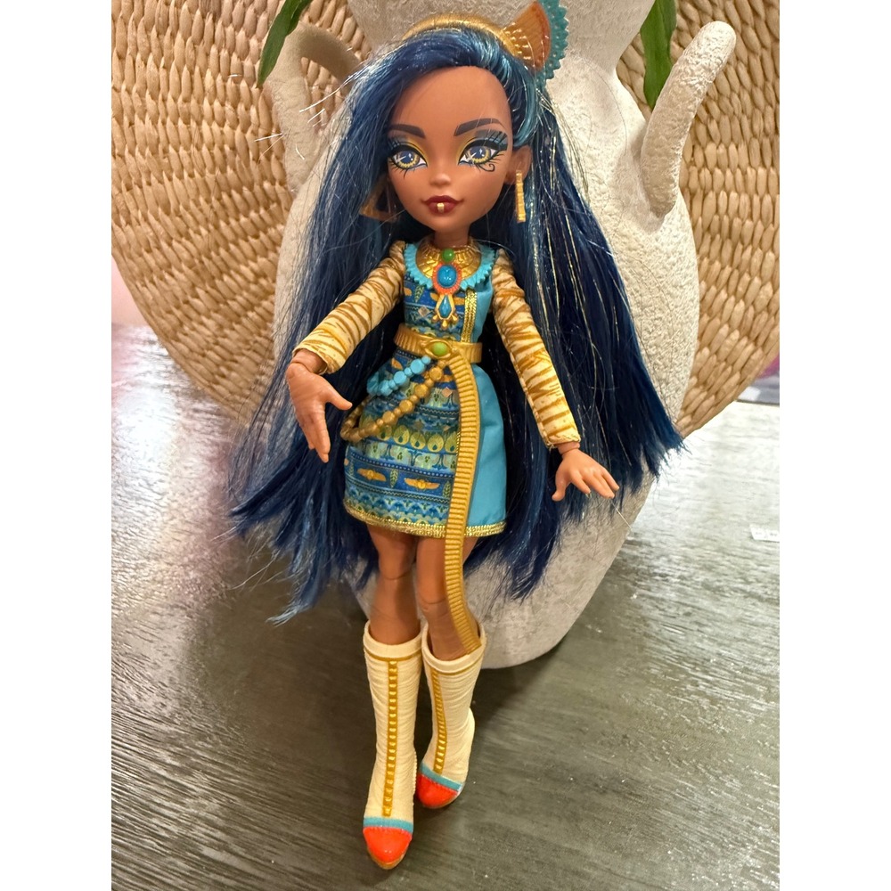 Monster High Cleo De Nile G3 Signature Doll 2022 Mattel HHK54 Blue Gold